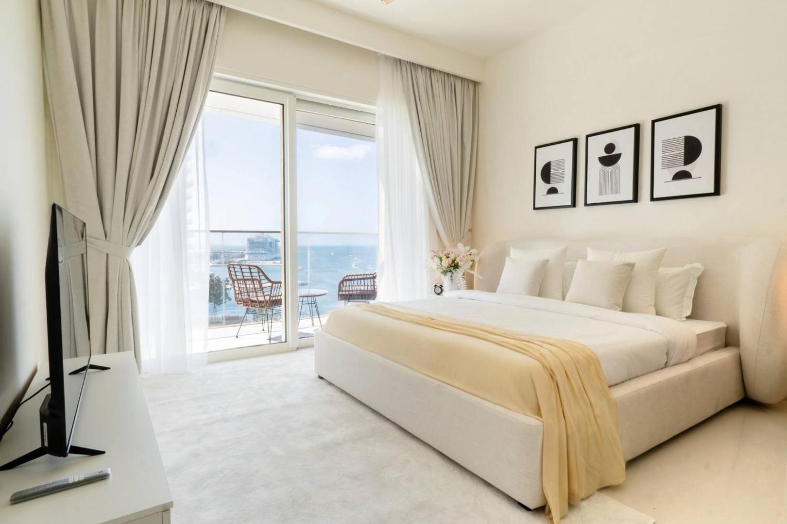 Photo 4 : 2BD designed by Elie Saab with Private Beach Sea View by EE Holiday Homes