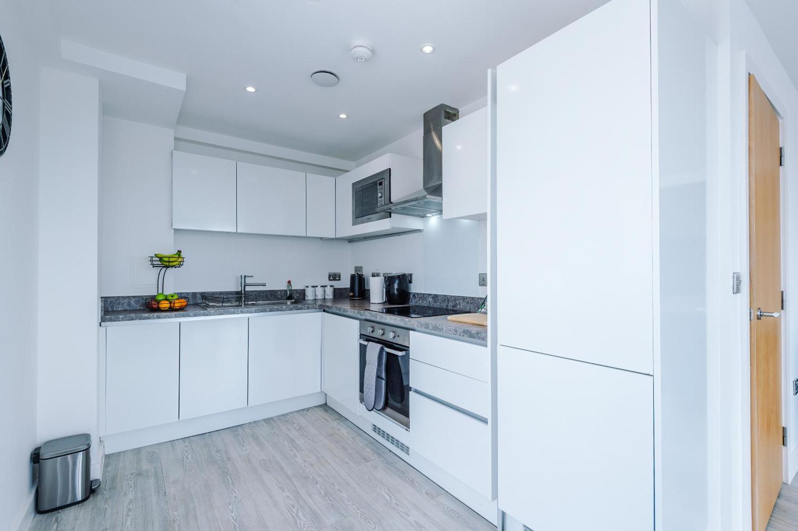 Foto 9: 2BR Flat in Salford, Modern, City Centre, WiFi, Kitchen
