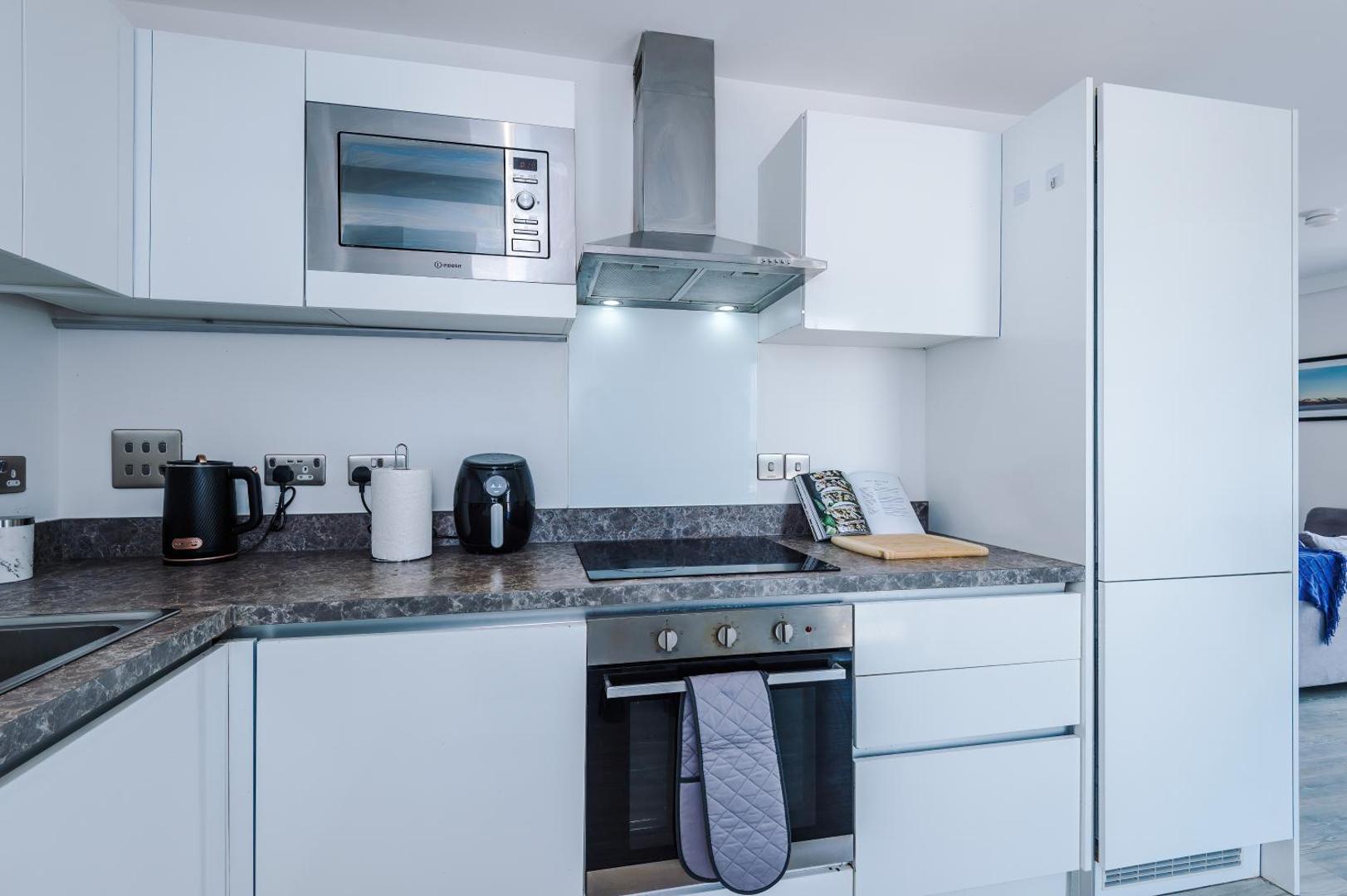 Foto 4: 2BR Flat in Salford, Modern, City Centre, WiFi, Kitchen