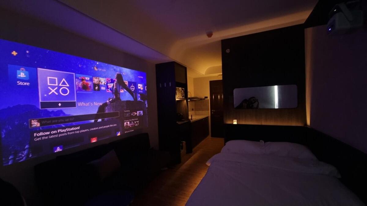 Foto 4: Highwind - Projector, Playstation 4, Pool