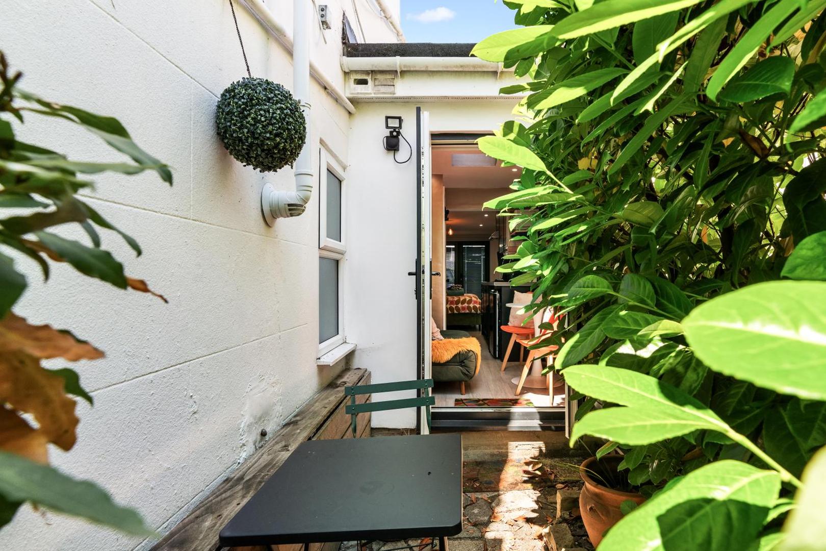 Foto 8: Tiny House with private Parking & Patio - central Brighton