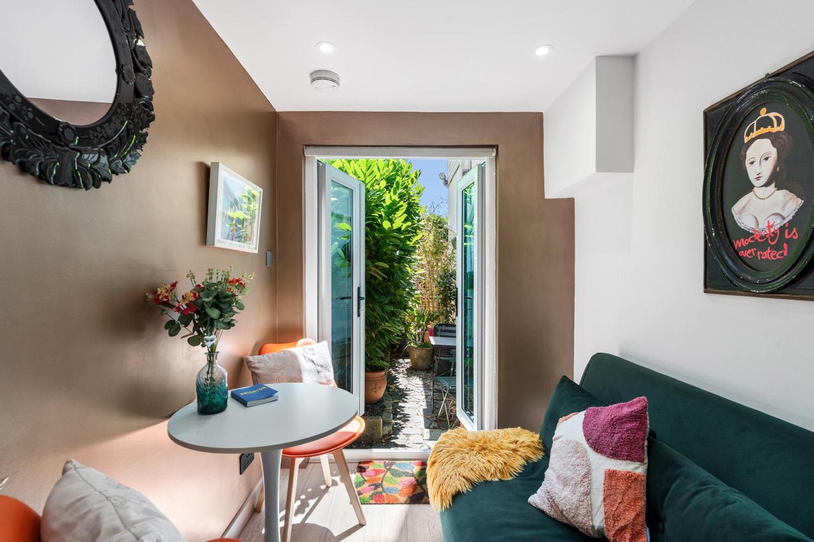 Foto 5: Tiny House with private Parking & Patio - central Brighton