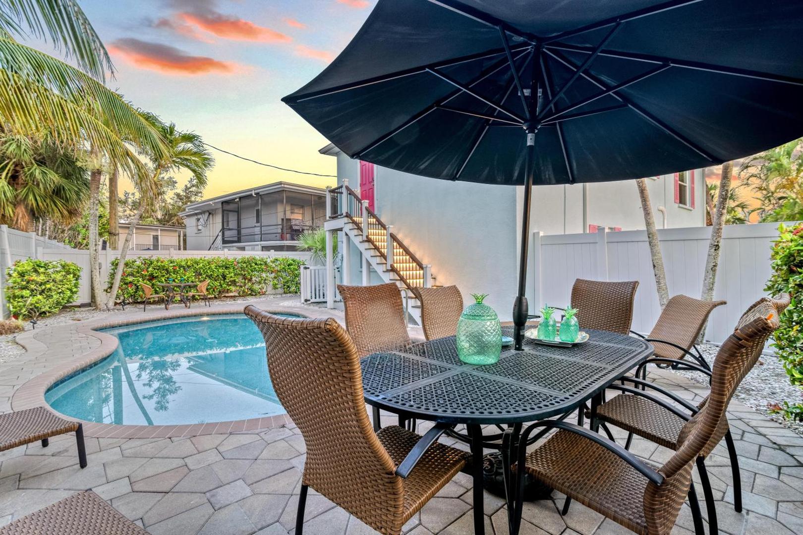 Billede 5: Lime in the Coconut - In Siesta Key Village, Pet Friendly, Private Pool!