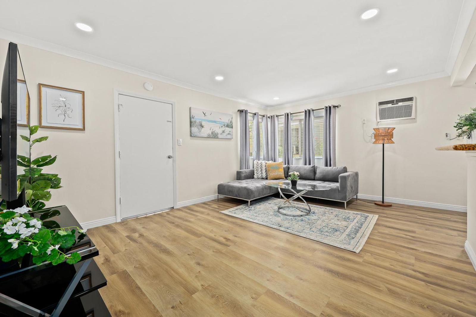 Billede 5: Bright & Cozy Getaway-10min to Downtown LA