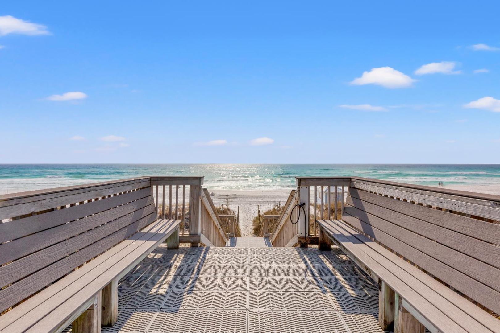 Foto 8: Crescent at Miramar-Gulf Front Luxury Condo-Free Beach Chairs!