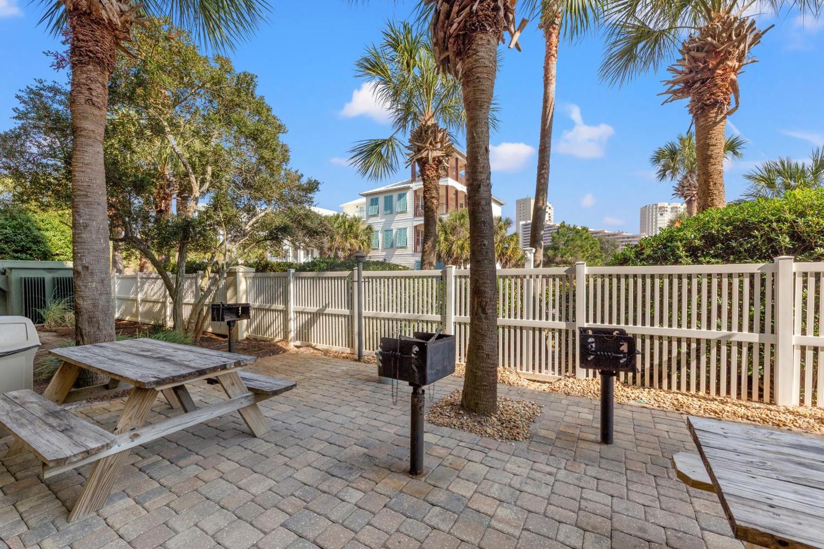 Foto 10: Crescent at Miramar-Gulf Front Luxury Condo-Free Beach Chairs!