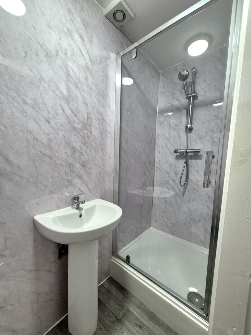 Billede 2: Executive Studio - Modern Comfort in Derby # 6