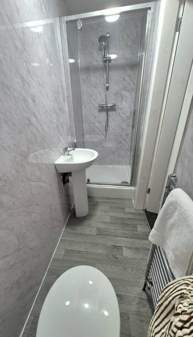 Billede 9: Executive Studio - Modern Comfort in Derby # 6