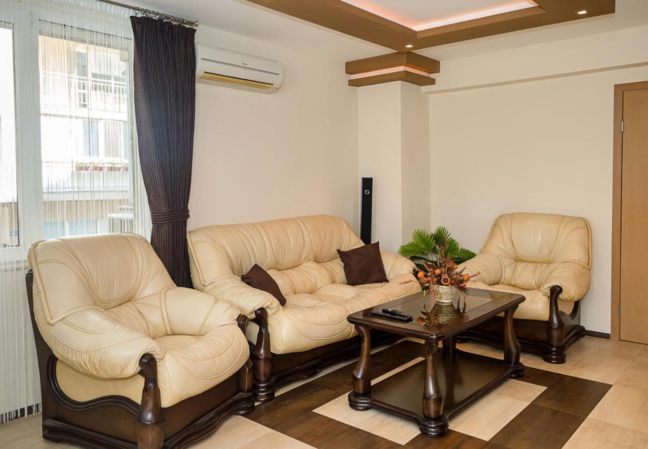 Foto 2: Bright & Spacious 2-Bedroom Flat in Central Varna by Flat Mаnаger
