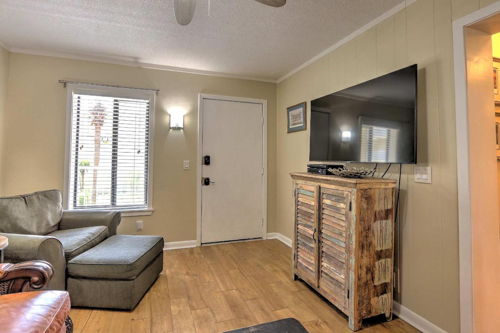 Photo 7 : Largest unit in Hilton Head Resort with Washer& Dryer in Unit