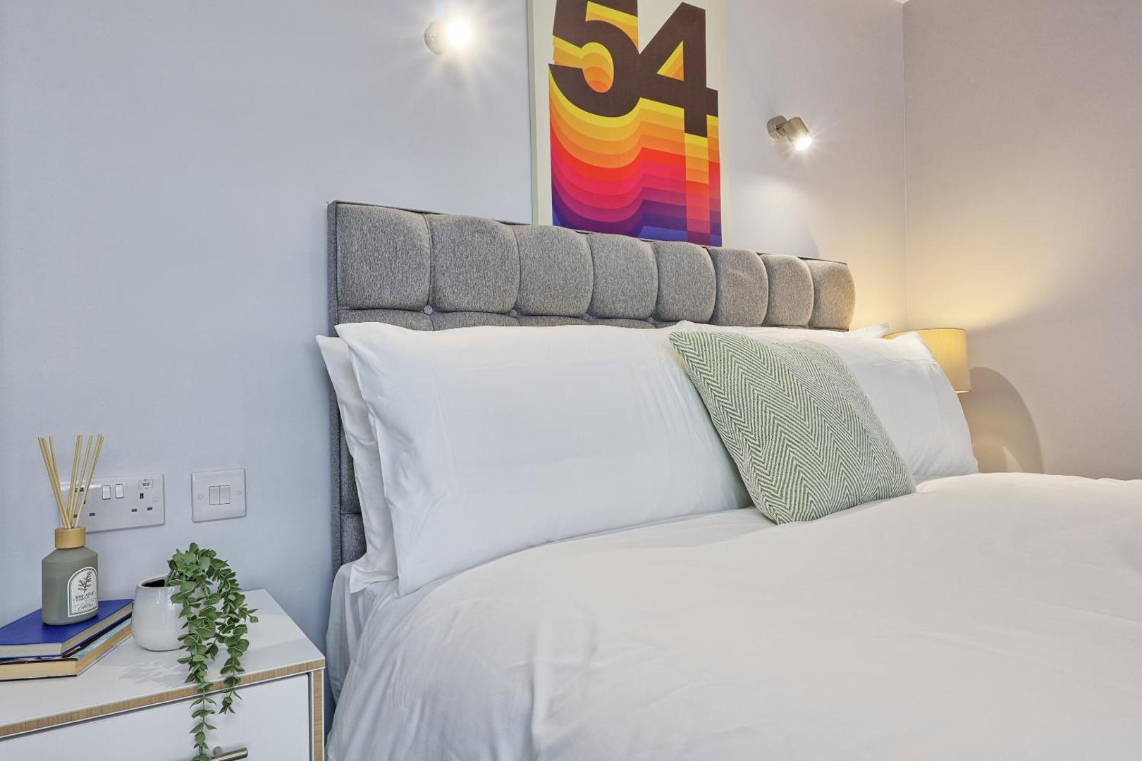 Bilde 4: Studio By Homestyles Hosts Short Lets & Serviced Accommodation Widford With Free WiFi