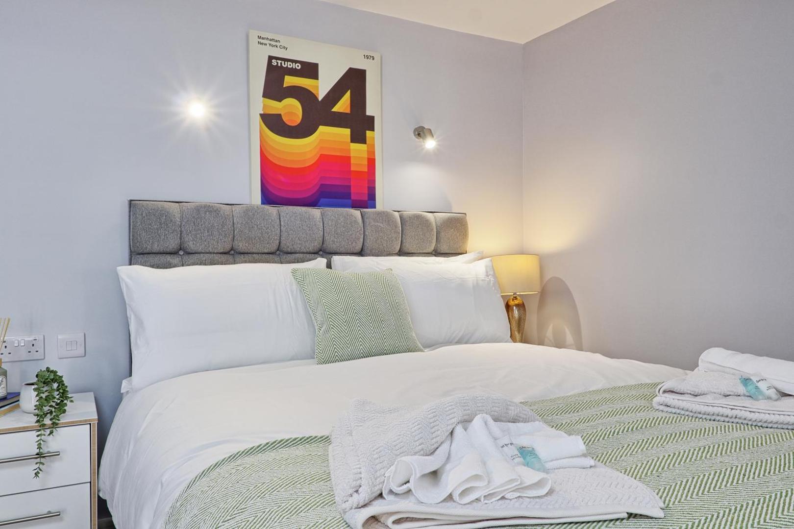 Bilde 8: Studio By Homestyles Hosts Short Lets & Serviced Accommodation Widford With Free WiFi