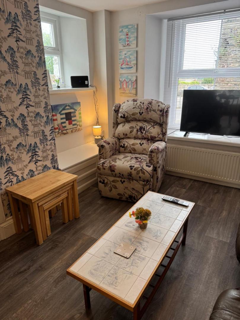 Foto 6: Large, Sleeps 7, 2 Baths, Parking, Train, Tamar Bridge, Saltash, Plymouth