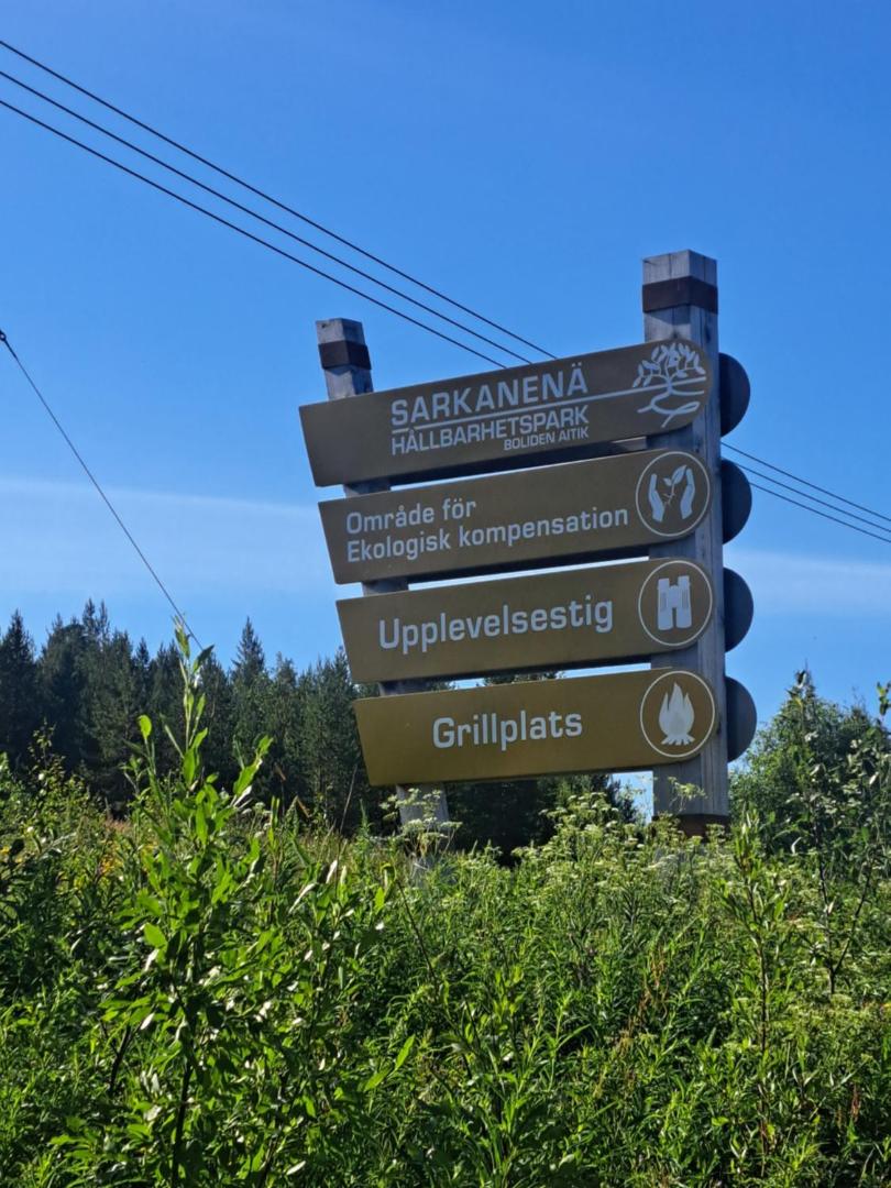 Foto 9: Stuga, lantligt lugnt läge med gott om parkering