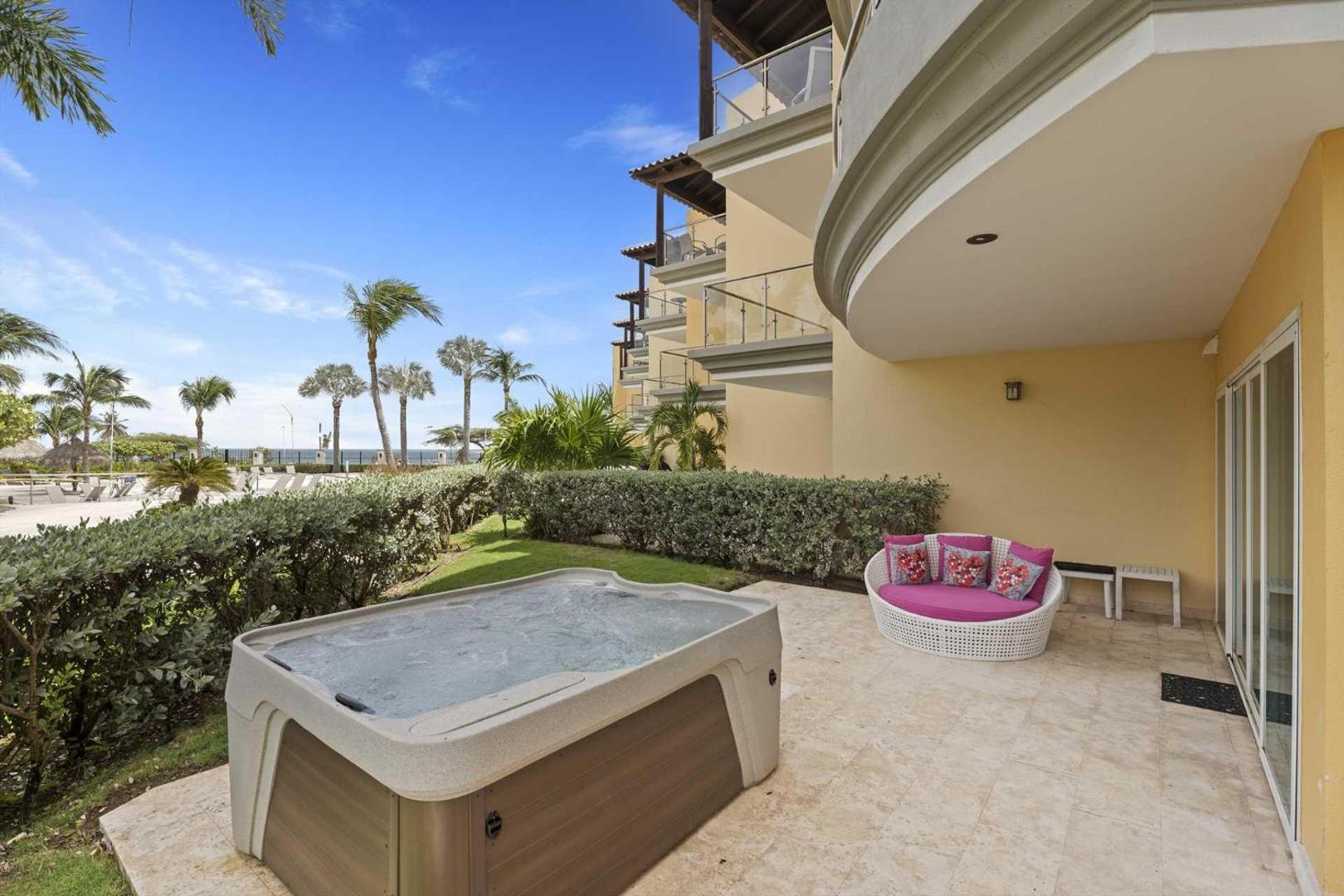 Billede 2: Beachfront - Beach Garden 2BR condo - E124