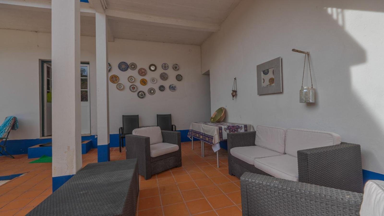 Large, converted farmhouse with pool的照片4