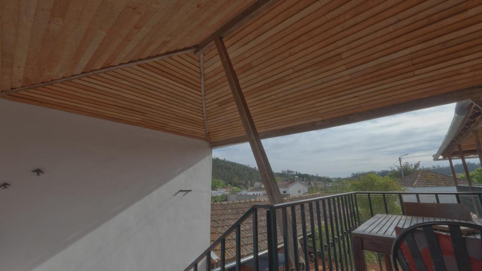 Large, converted farmhouse with pool的照片10