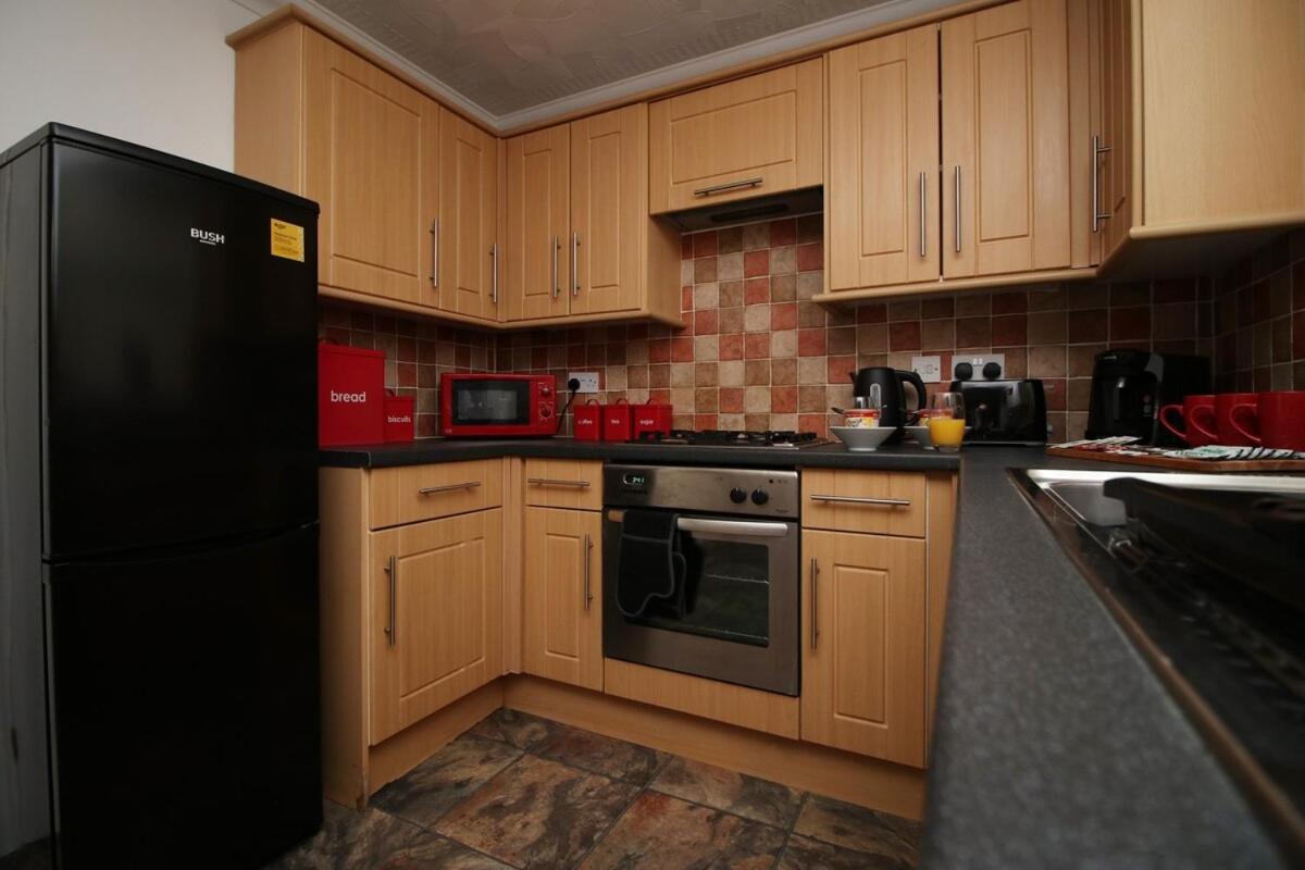 Foto 2: 3 Bed with Free Parking - Merriotts 1 by Tŷ SA