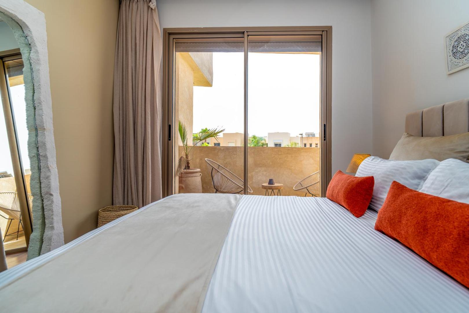Fotografie 4: Chic & Cozy Apartment with Pool View - Prestigia