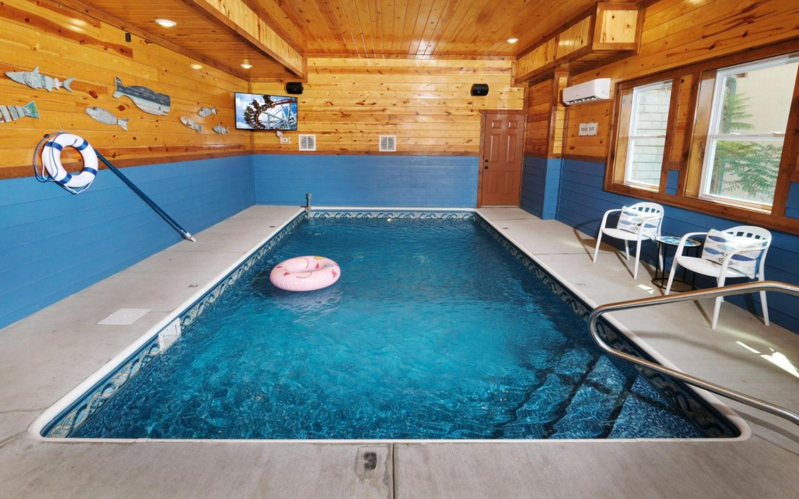 Billede 2: Dip in the Smokies - Splash in the pool and enjoy mountain views!
