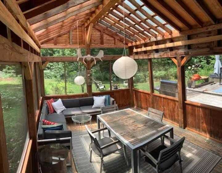 Kuva 8: Tranquility at the edge of the woods- Hot Tub