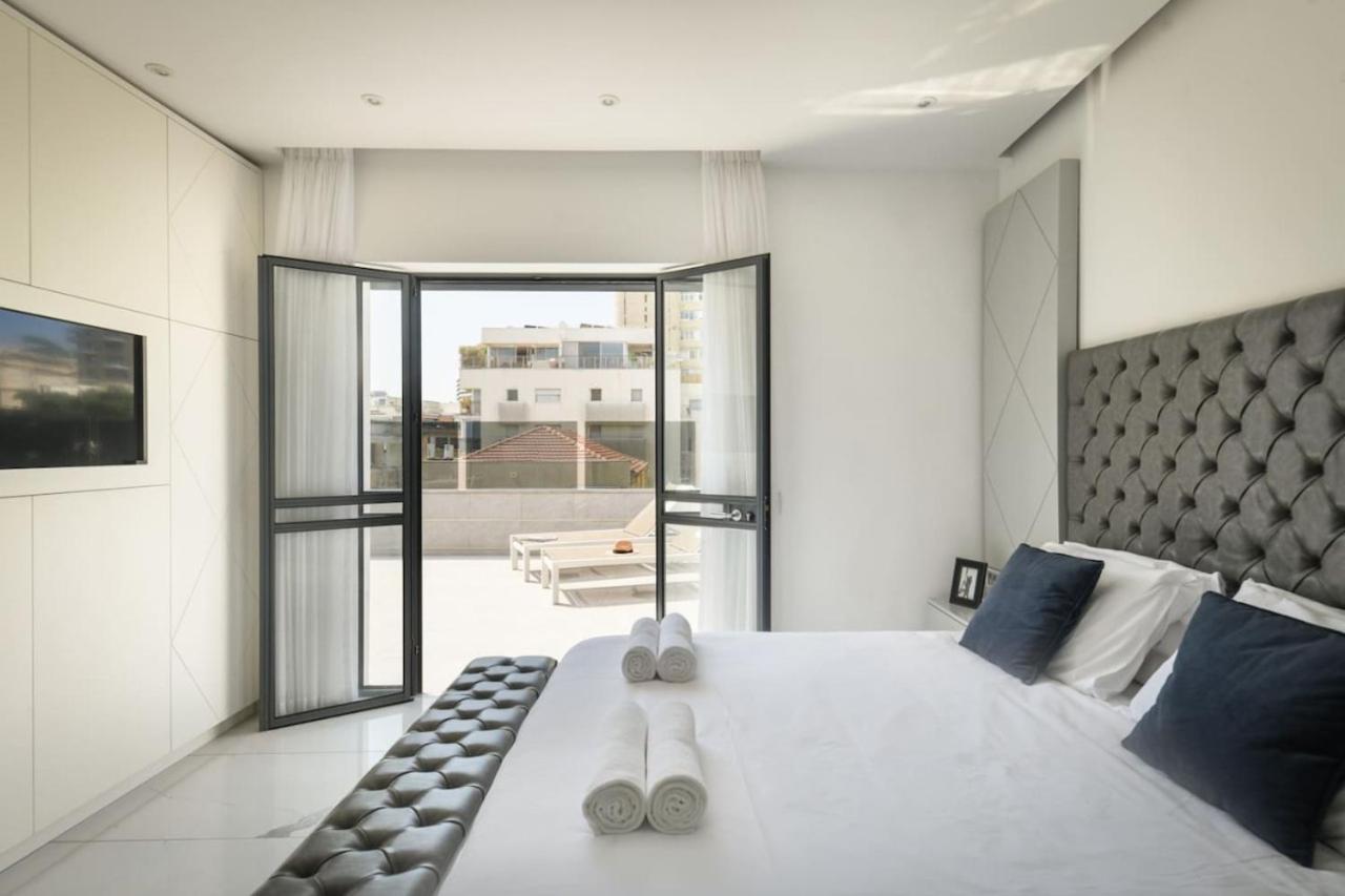Fotografie 4: Bright & Modern 2BR Apt with Spacious Terrace 5-min from Beach by Sea N' Rent