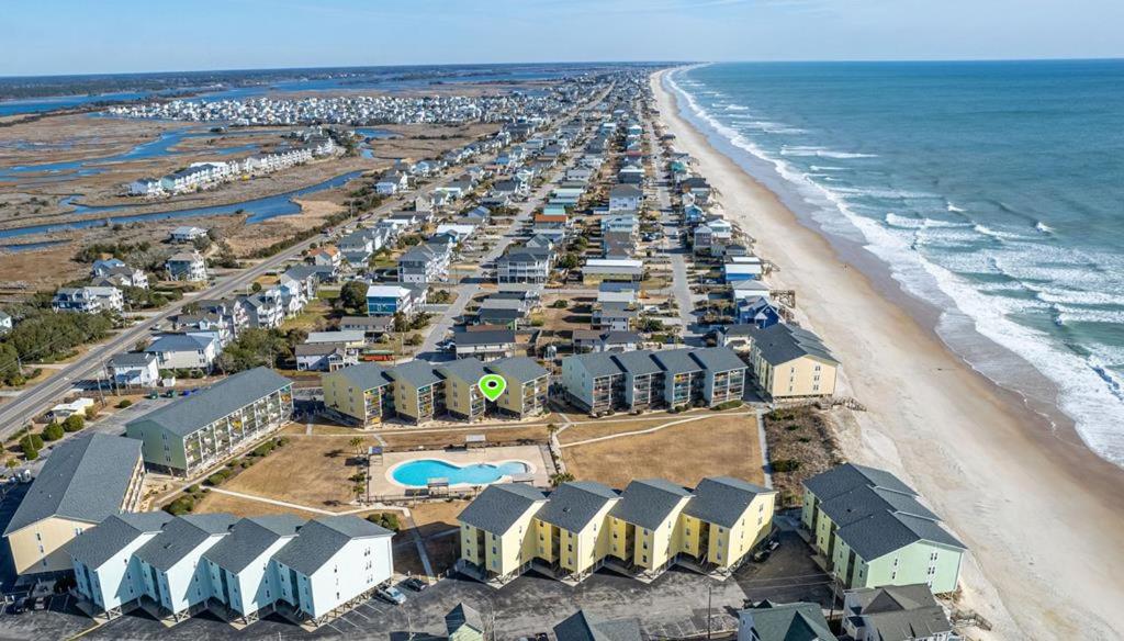 Bild 4: Oceanfront Complex with Pool