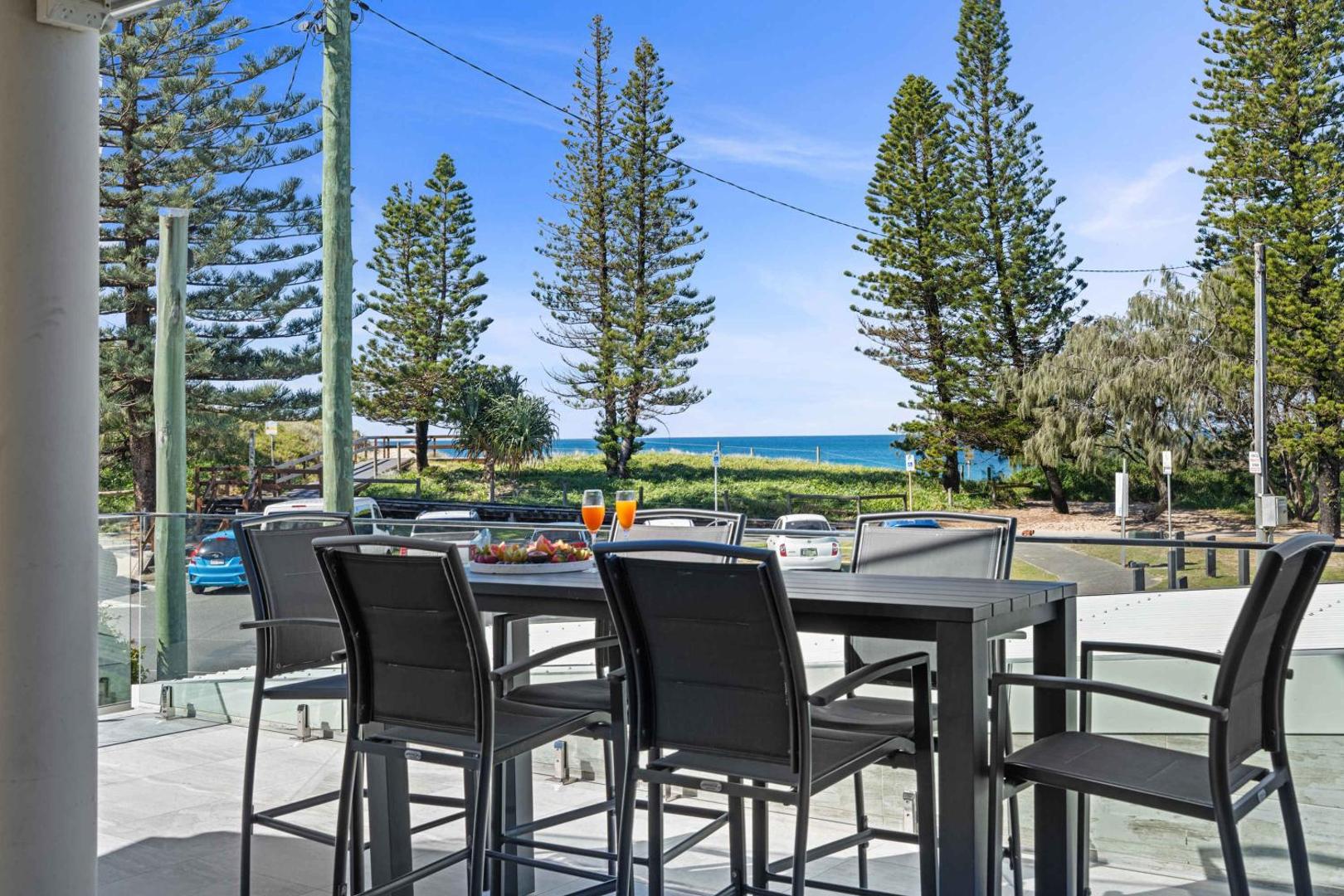 Foto 2: Beachfront with pool ocean views and pet friendly