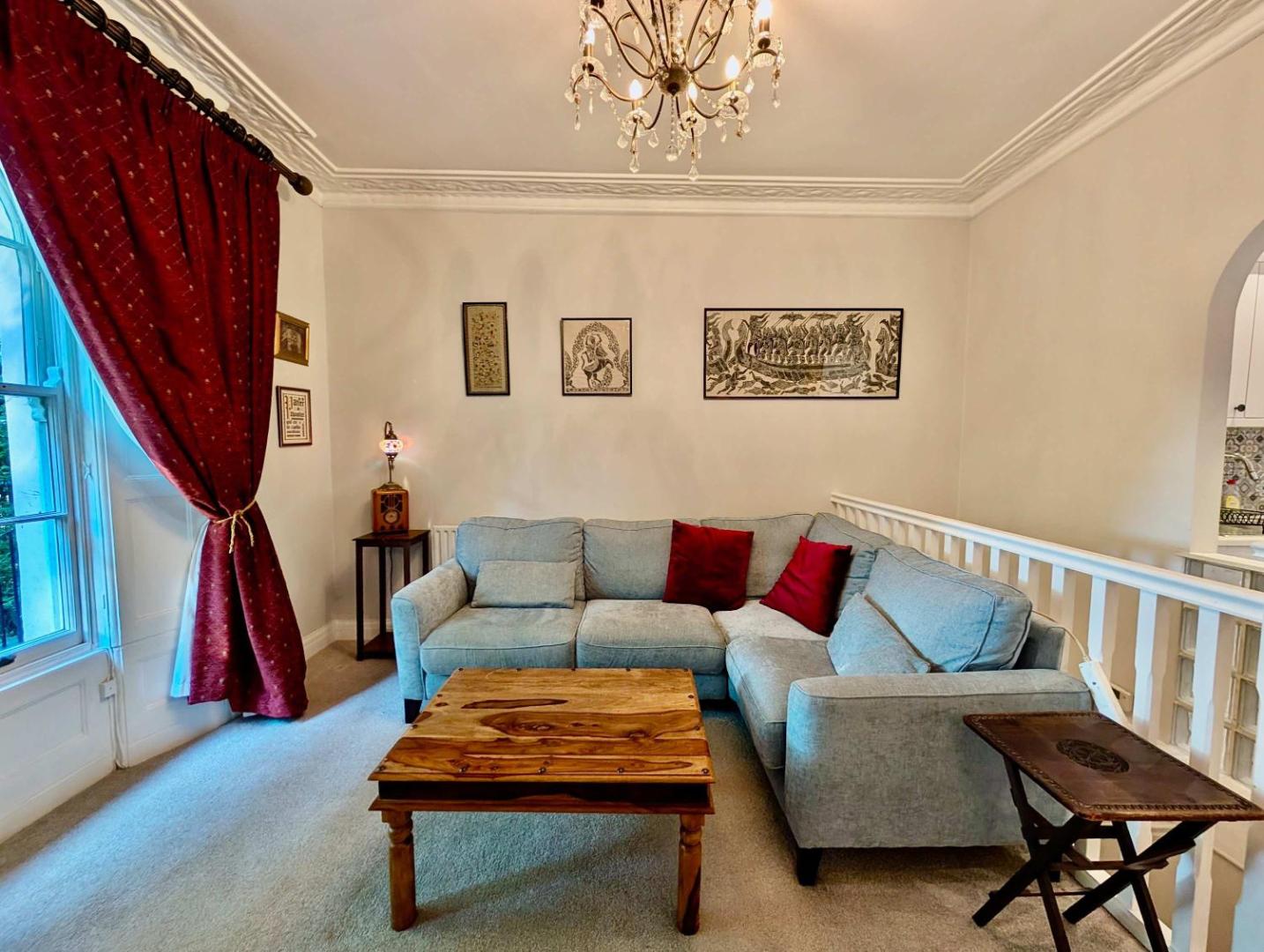 Foto 4: Charming Flat with Balcony in Prime Location