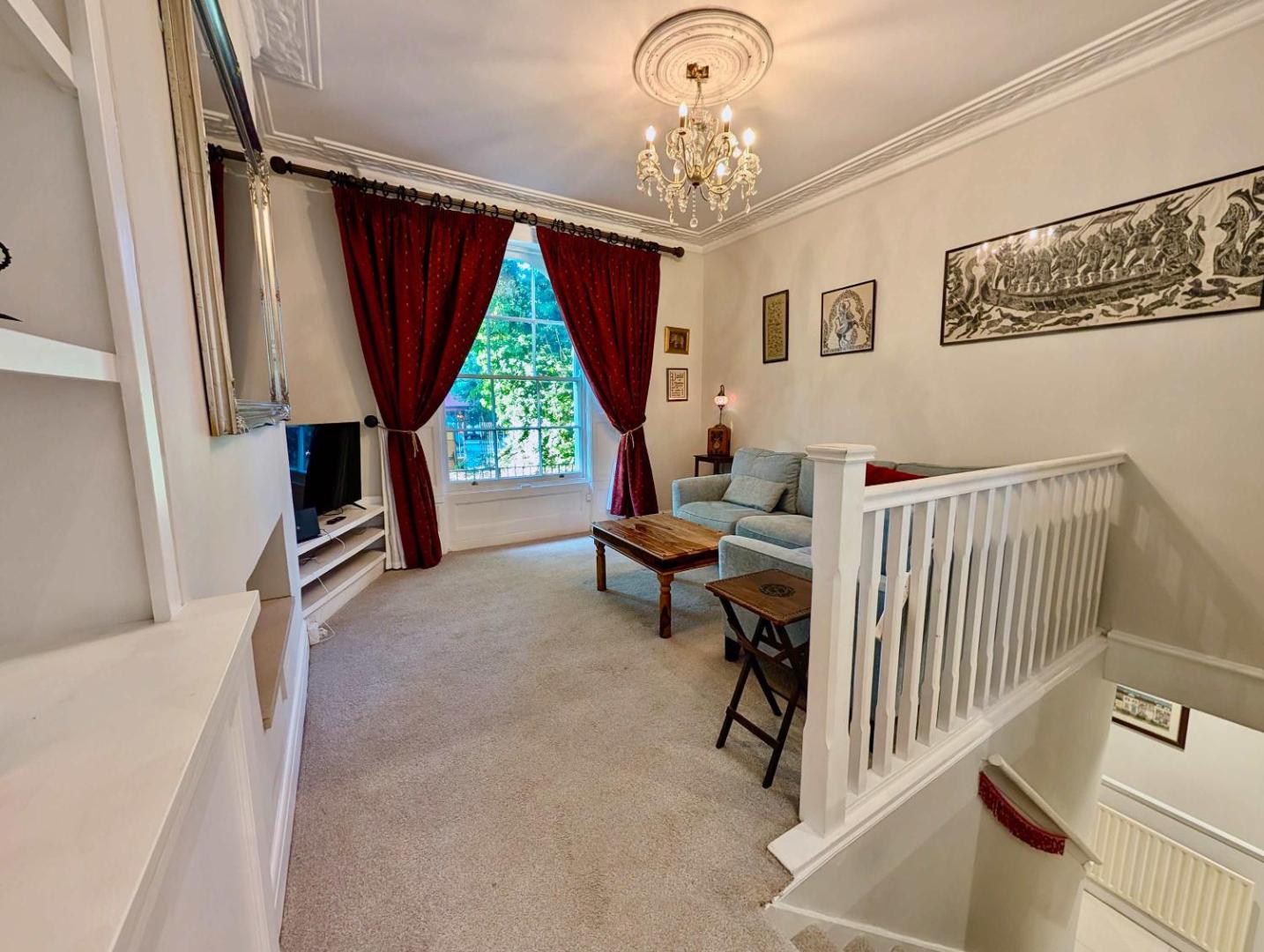 Foto 6: Charming Flat with Balcony in Prime Location