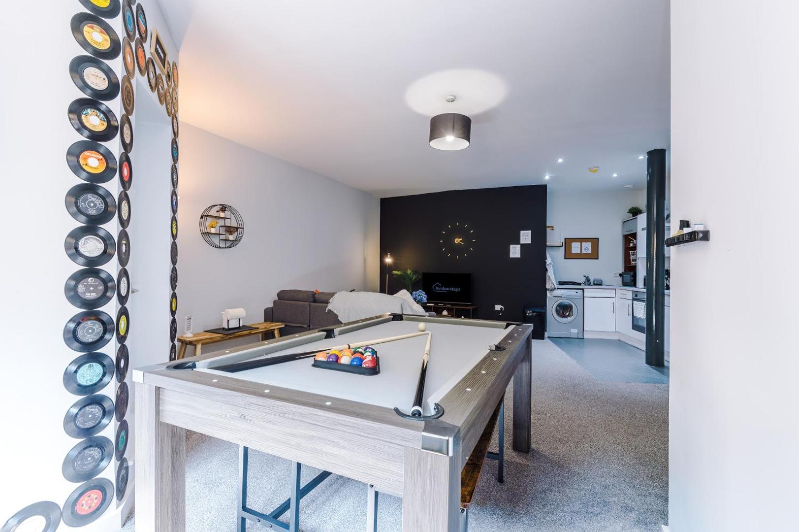 Foto 5: Pool Table, Stunning 2Bed Apt, Central Location