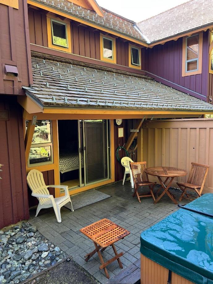 Fotografie 6: Spacious Chalet with PRIVATE Hot Tub by Harmony Whistler