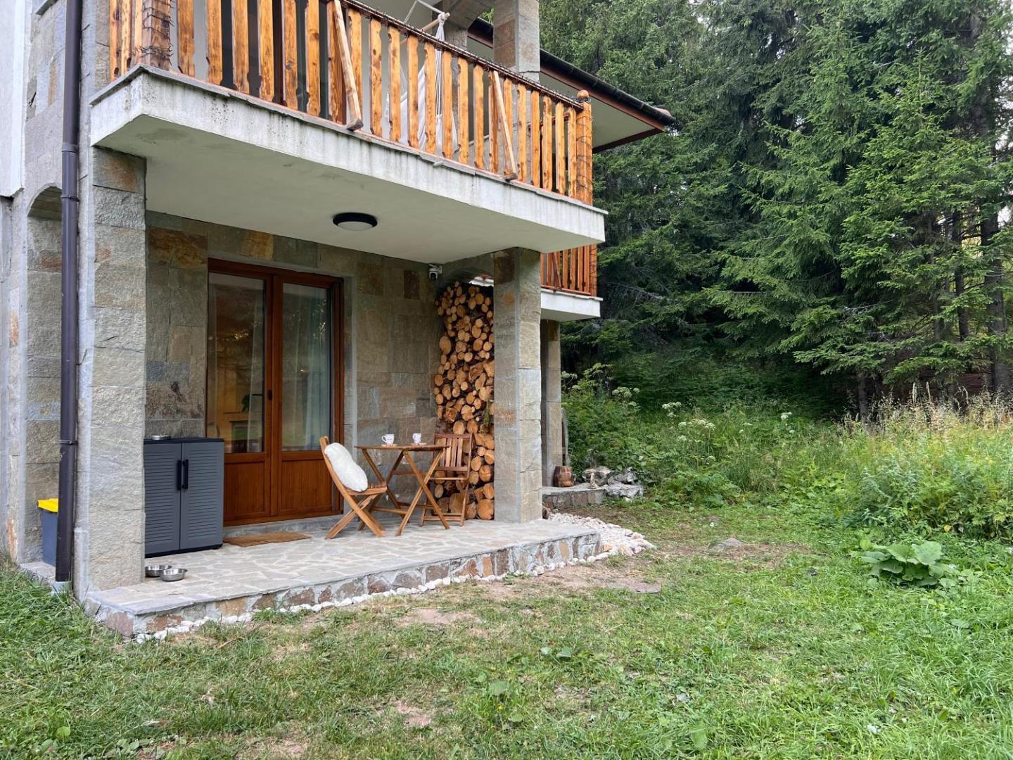 Foto 5: 3 Спални - Електрическо Подово Отопление - Бърз WiFi - Веранда - В Гората - Warm Forest Nest Pamporovo