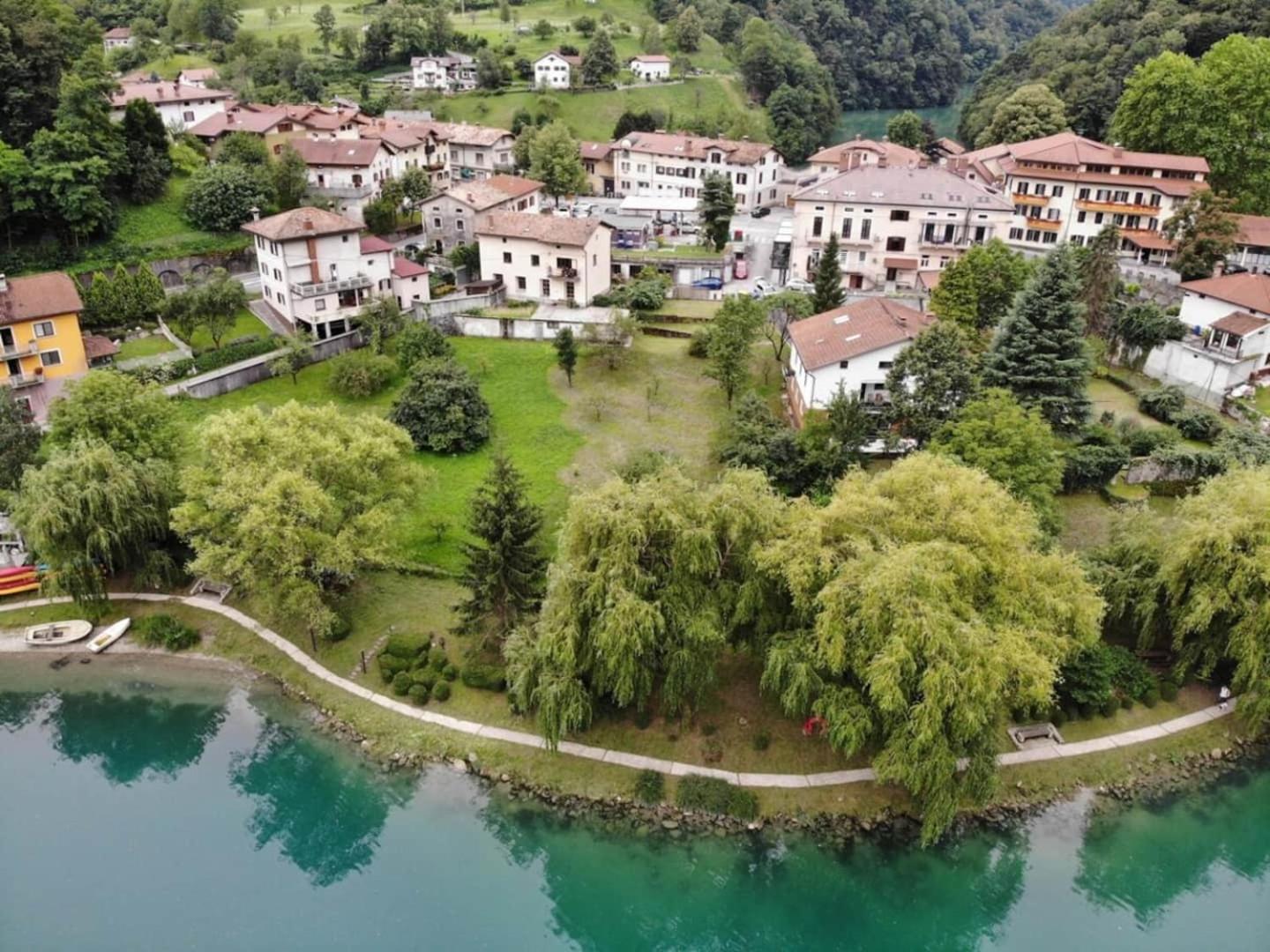 Bilde 3: Vila Labod, Unique Villa At The Lake