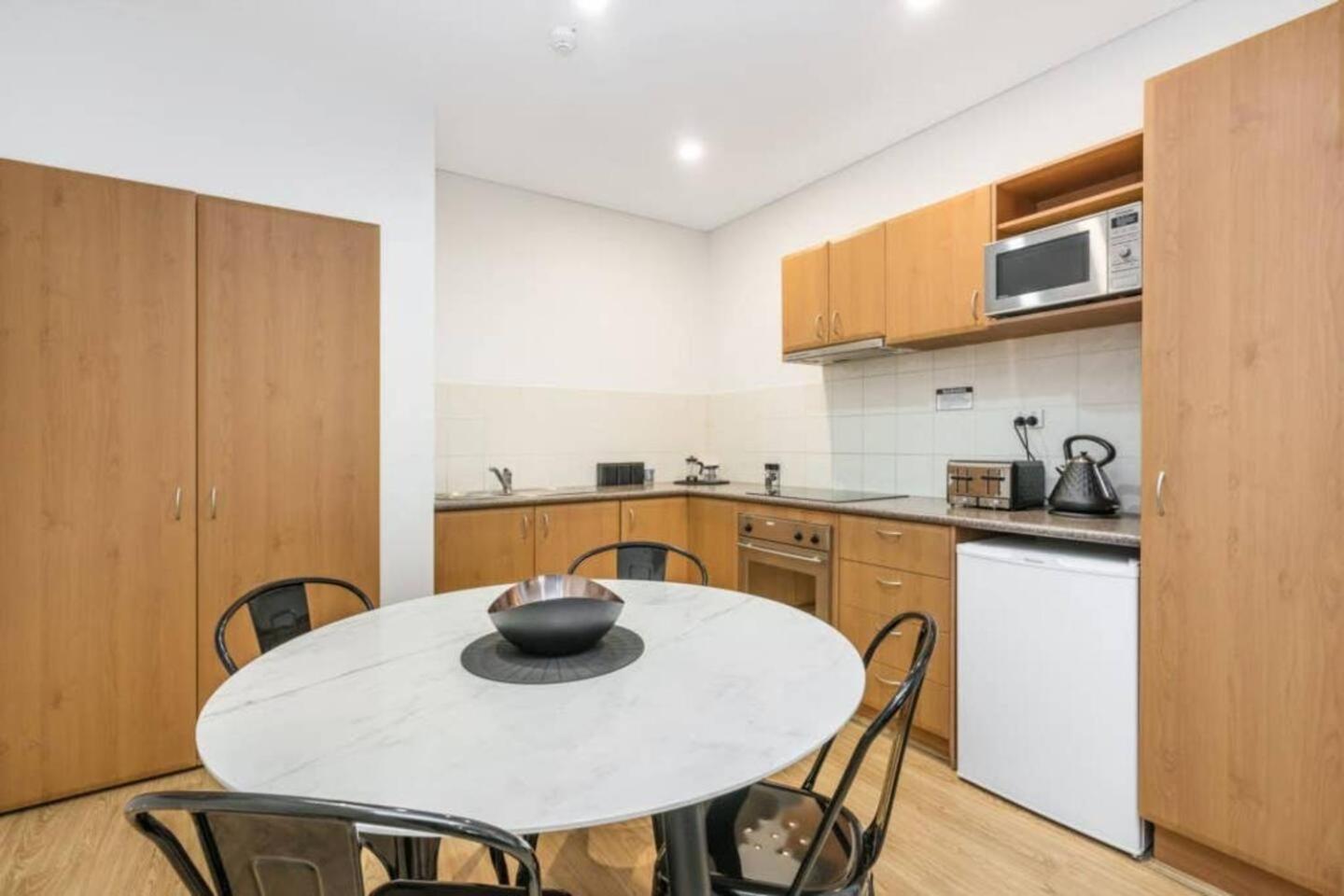 Fotografie 7: 504 - Perth CBD Huge 1BR 1BA Beauty