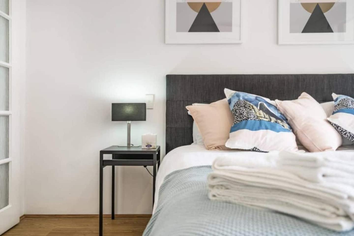 Fotografie 9: 504 - Perth CBD Huge 1BR 1BA Beauty