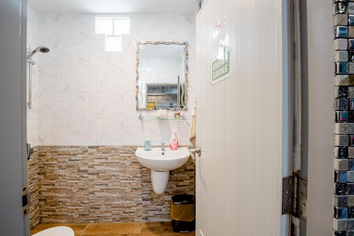 Foto 10: Double Studio with Balcony & Private Bath by Smile Loft