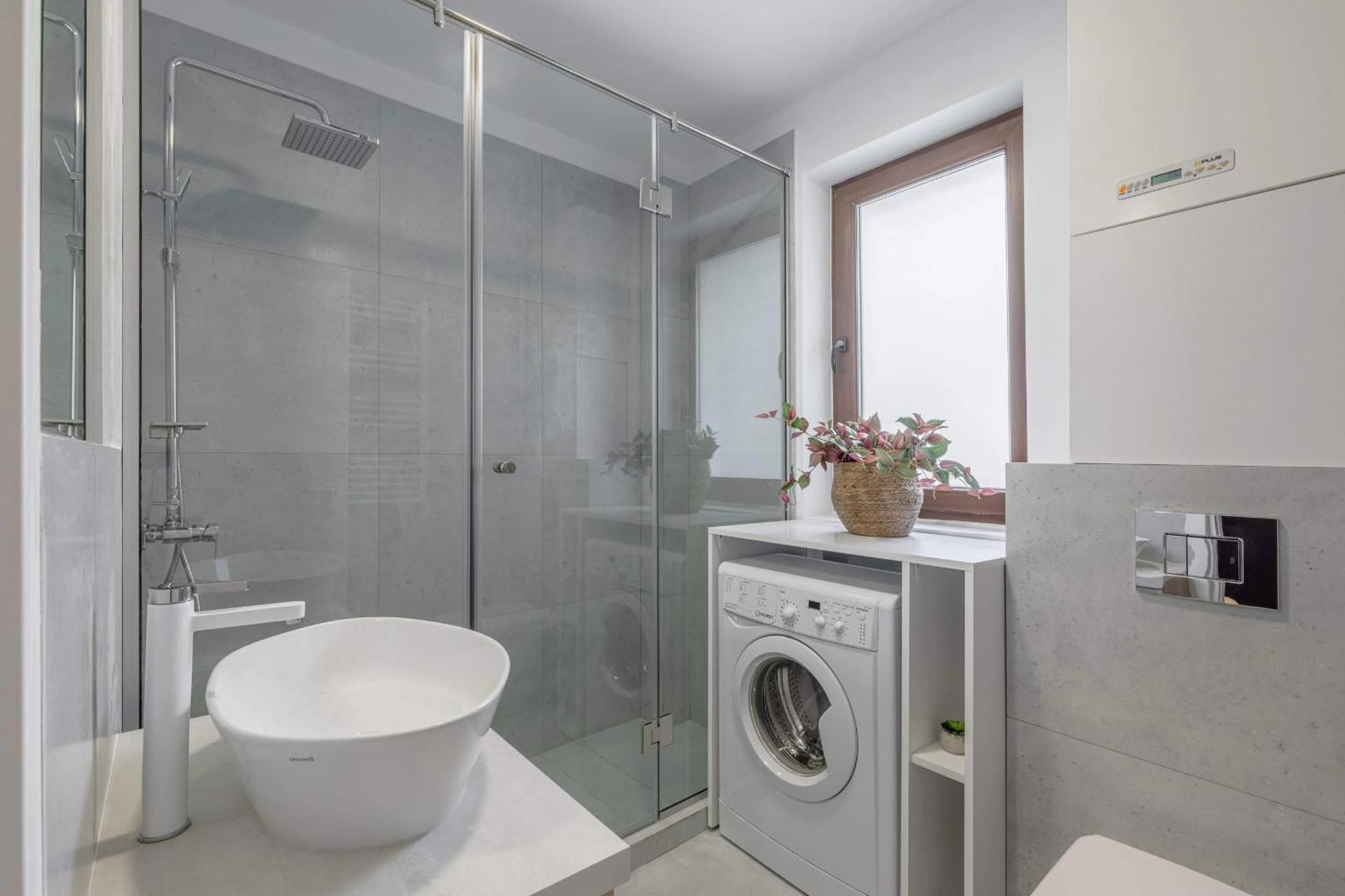 Zdjęcie 9: Stylish & Sunny Studios - Steps from Amzei Square
