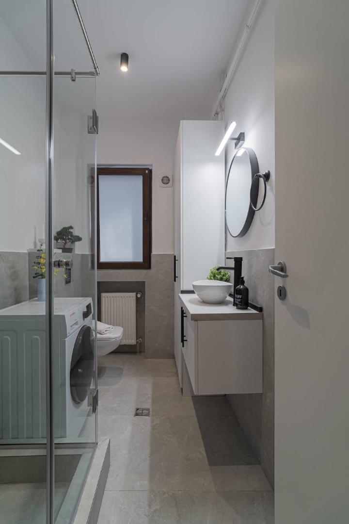 Zdjęcie 5: Stylish & Sunny Studios - Steps from Amzei Square