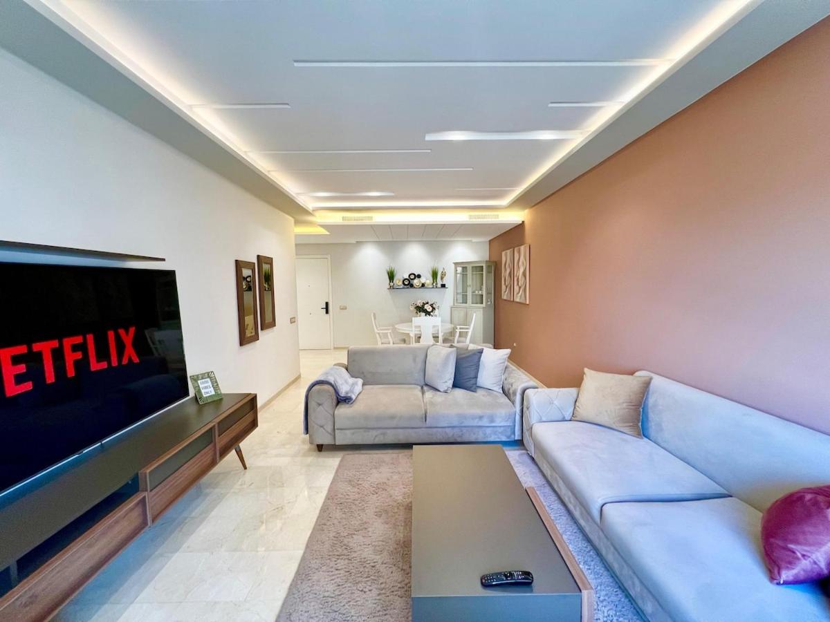 Фотография 3: Light & Space - 2BR Apartment near Beach