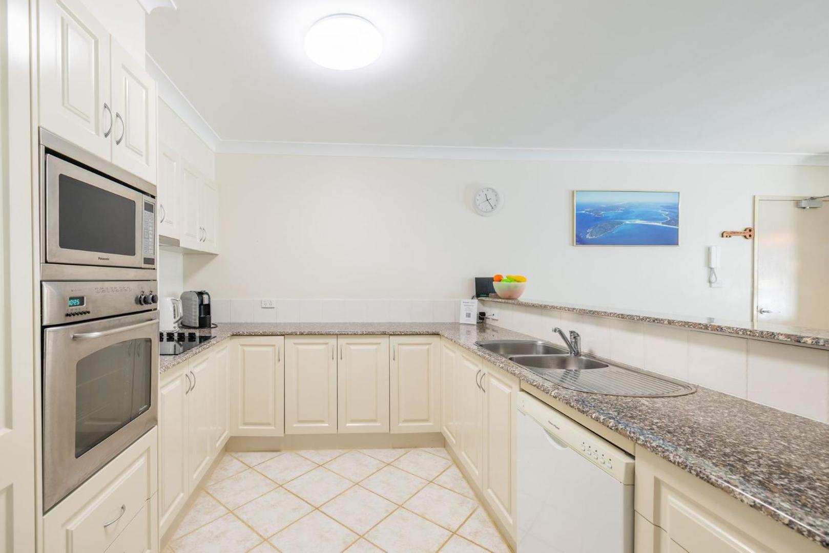 Fotografia 9: Seashells, 2,21-23 Magnus Street -Unit with Air con, complex lift and pool, close to town