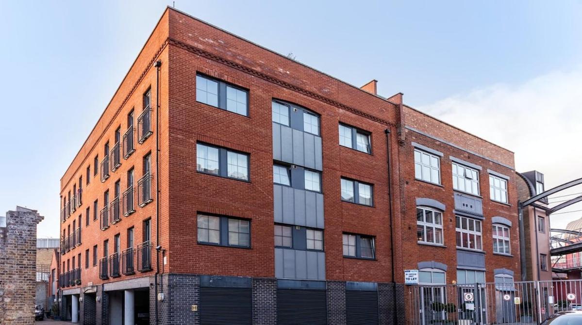 Bright & Big 2 Bed Loft in trendy Stoke Newington的照片10