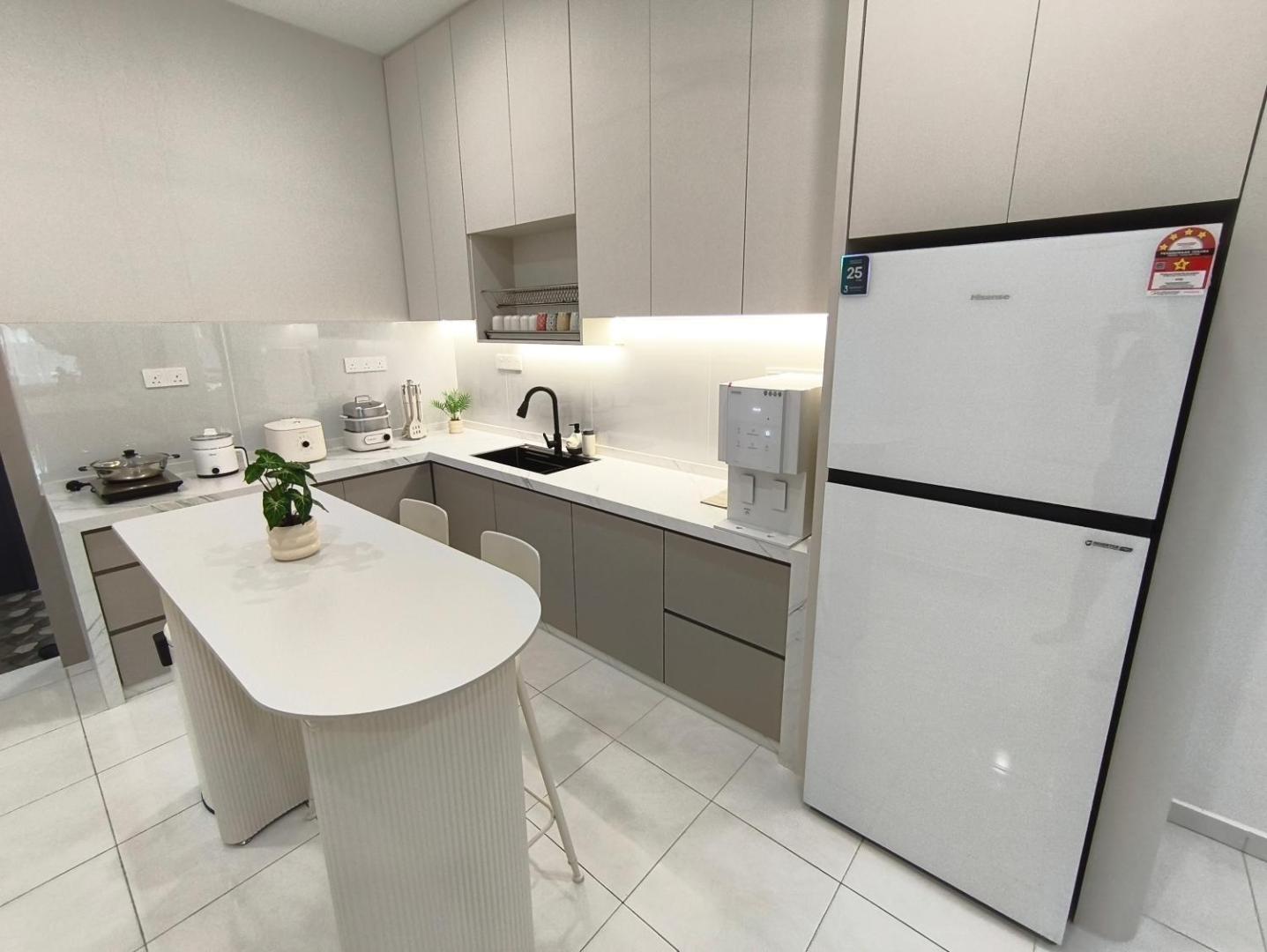 Zdjęcie 5: Spacious, 2 Storey Home, Up to 12 Pax, 4 Bedrooms, 4 Bathrooms, 2 Car Park Lots by Star Home