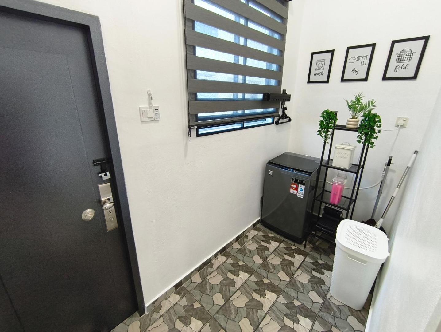 Zdjęcie 7: Spacious, 2 Storey Home, Up to 12 Pax, 4 Bedrooms, 4 Bathrooms, 2 Car Park Lots by Star Home