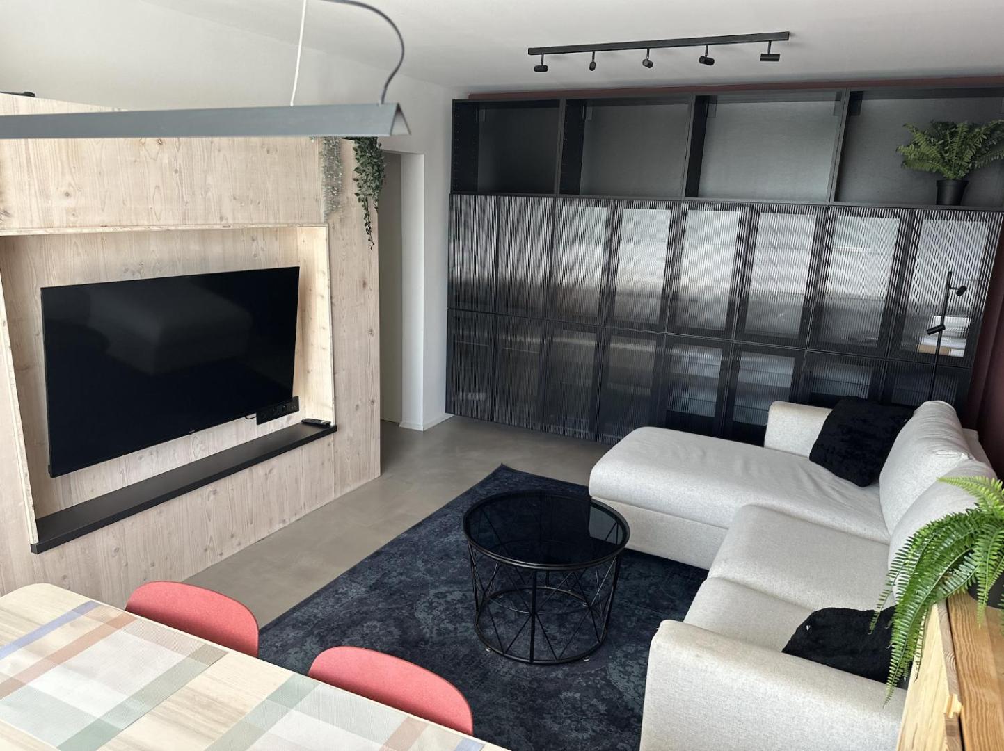 Bild 2: Chic & Modern Apartment with Mountain Views