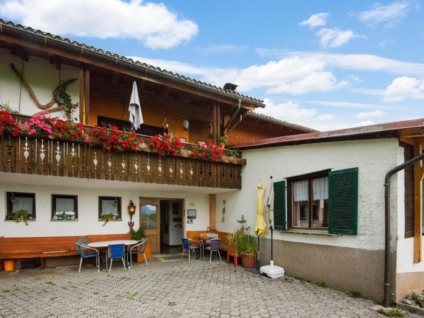 Chalet in Schwarzenberg am Skilift photo 4