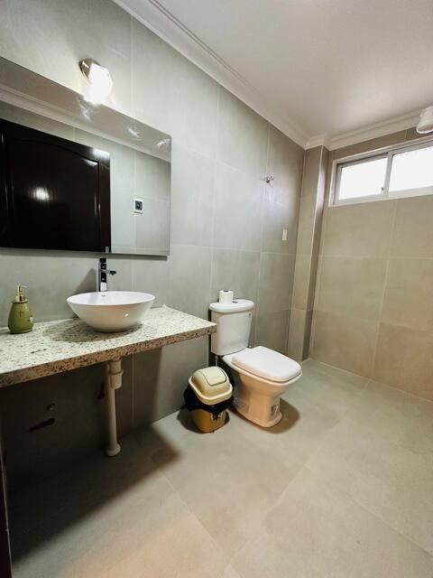 Bilde 9: Cómodo, espacioso y residencial