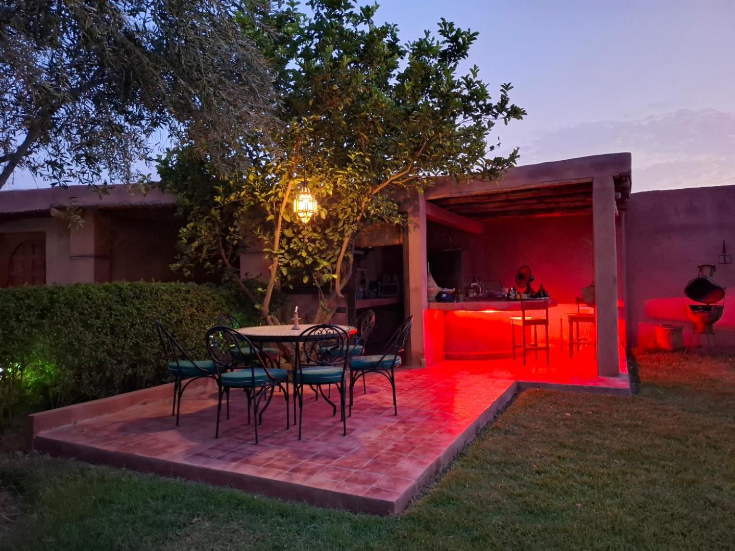Kuva 2: RIAD - Jnan Bnati - Pool
