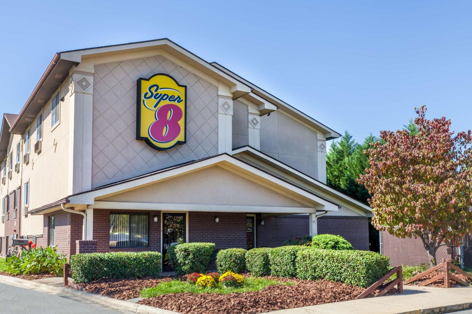 Bilde 8: Super 8 by Wyndham Charlotte/Amusement Park Area