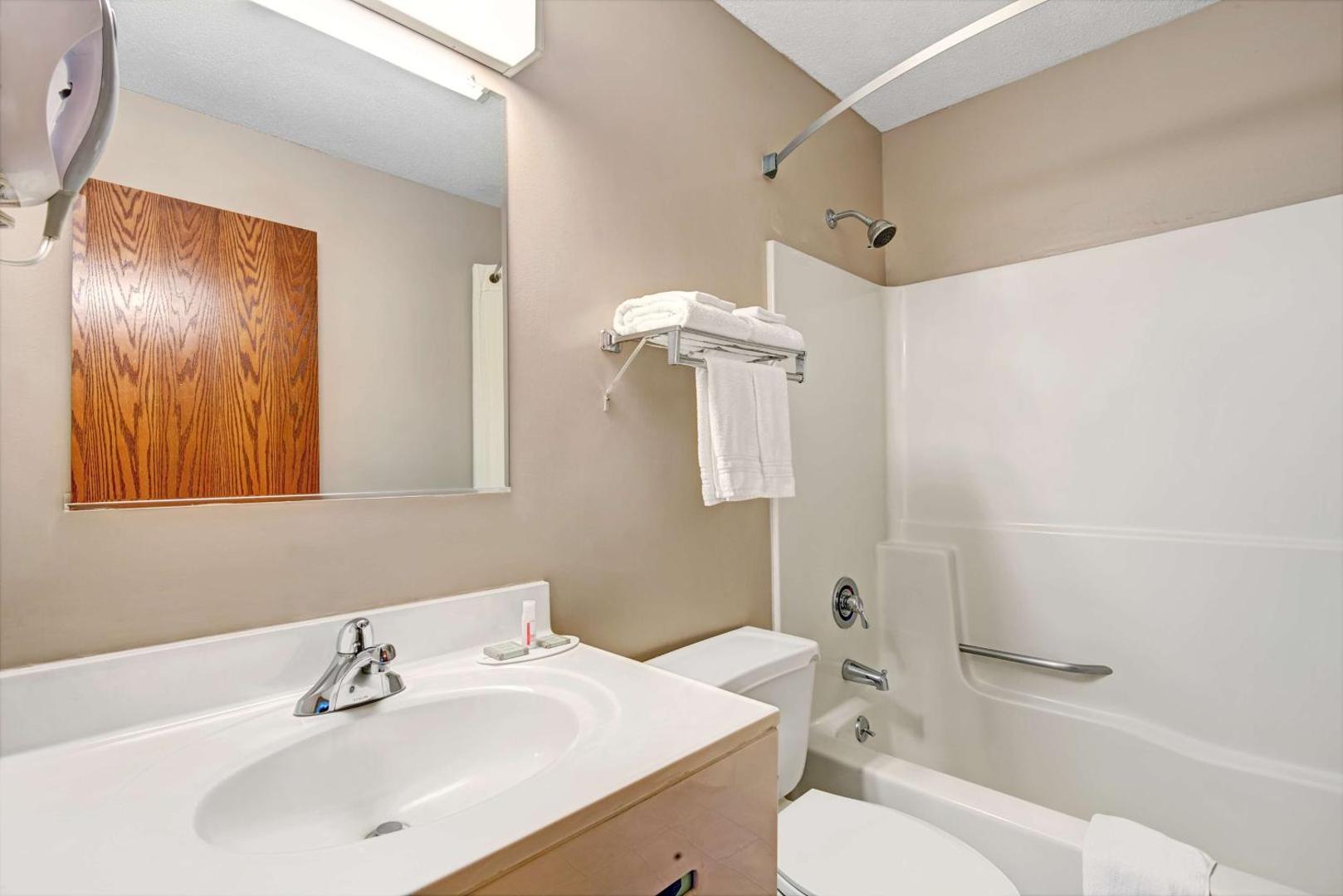Foto 2: Super 8 by Wyndham Indianapolis Emerson